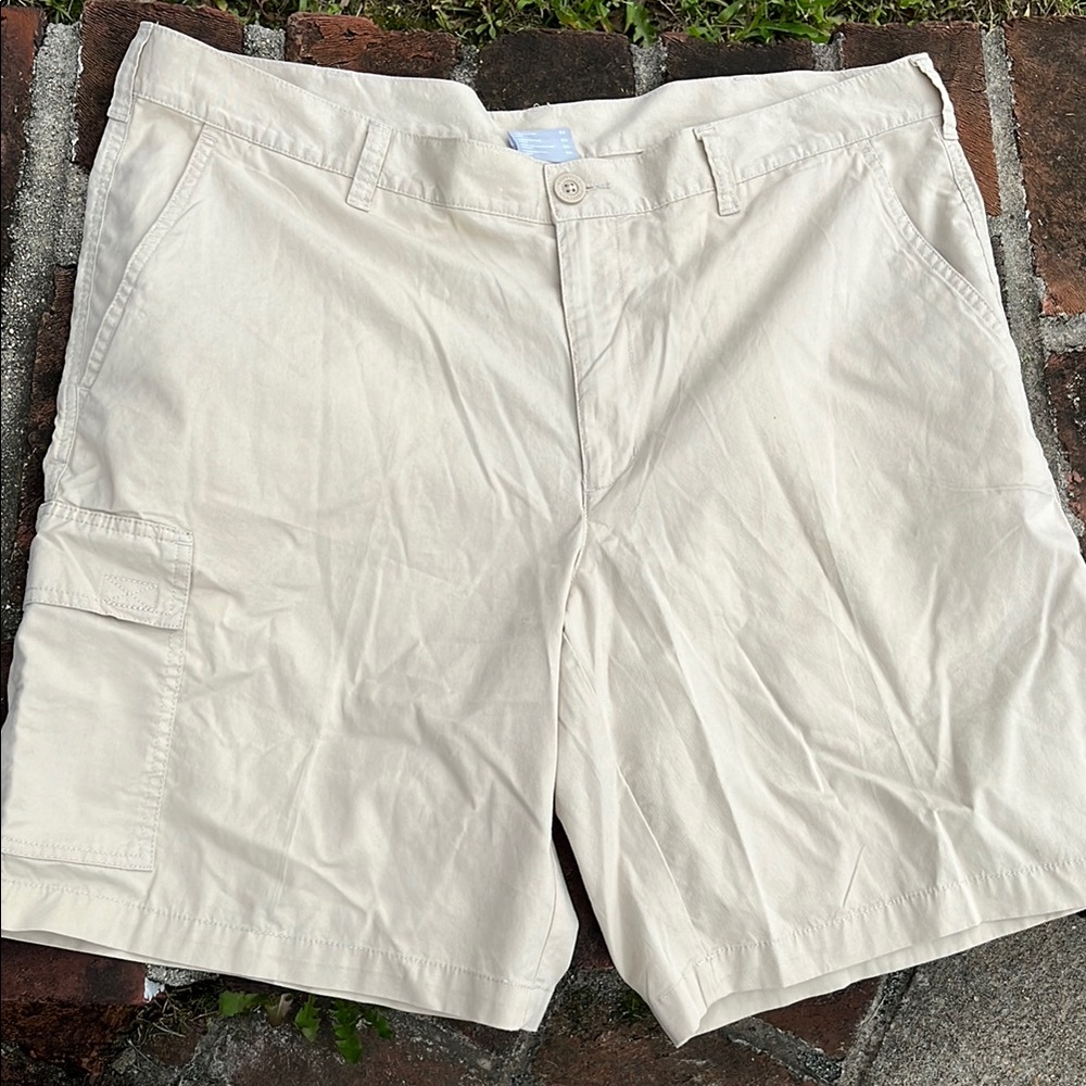 Columbia Khaki cotton shorts size 40